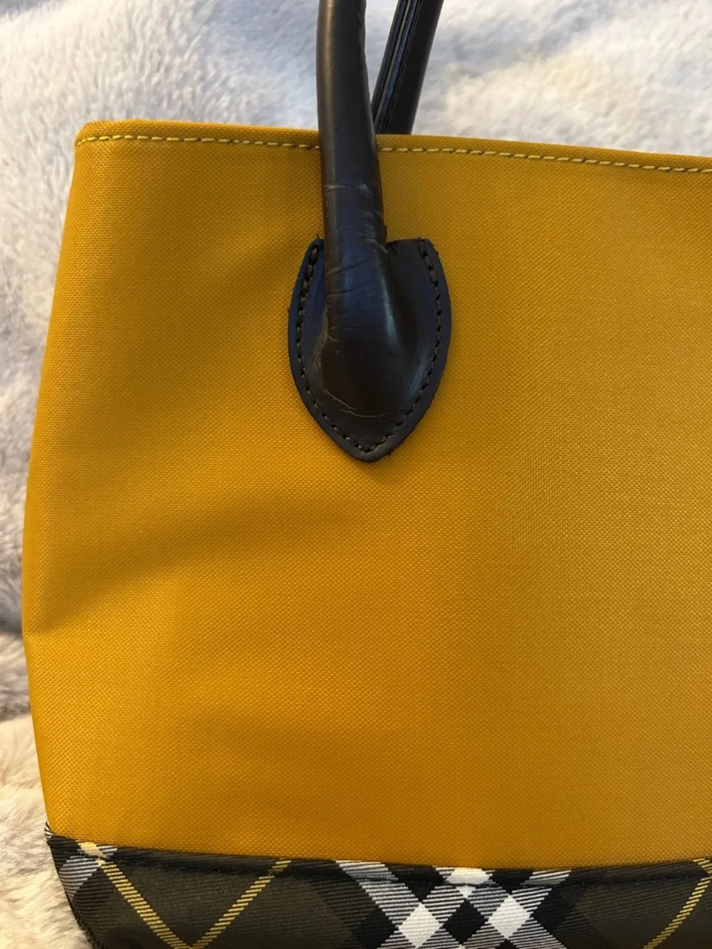 Burberrys Yellow Tote with Black Handles - Picture 4 of 9